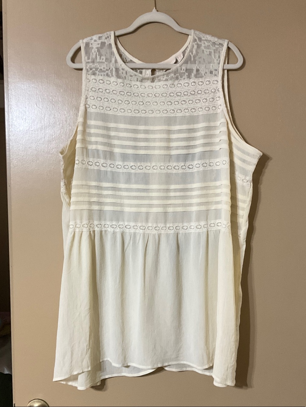 LOGO LAVISH by Lori Goldstein Cream Lace Sleeveless Tunic